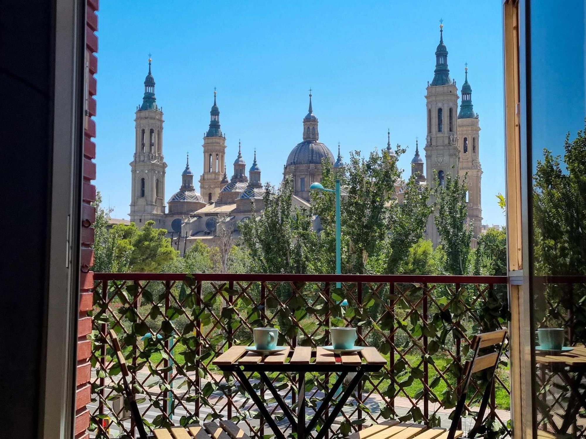Front Views To El Pilar Comotucasa ซาราโกซา ภายนอก รูปภาพ