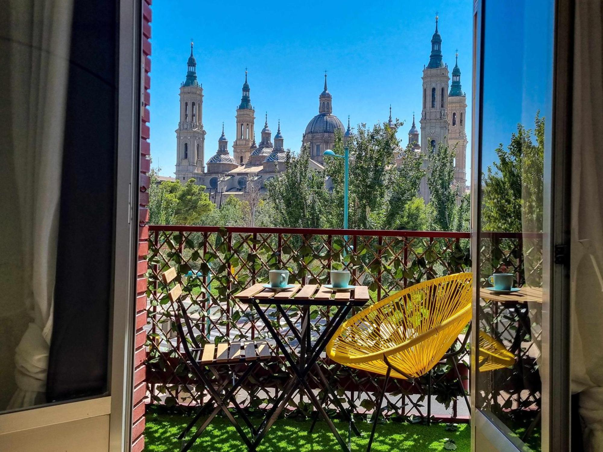 Front Views To El Pilar Comotucasa ซาราโกซา ภายนอก รูปภาพ