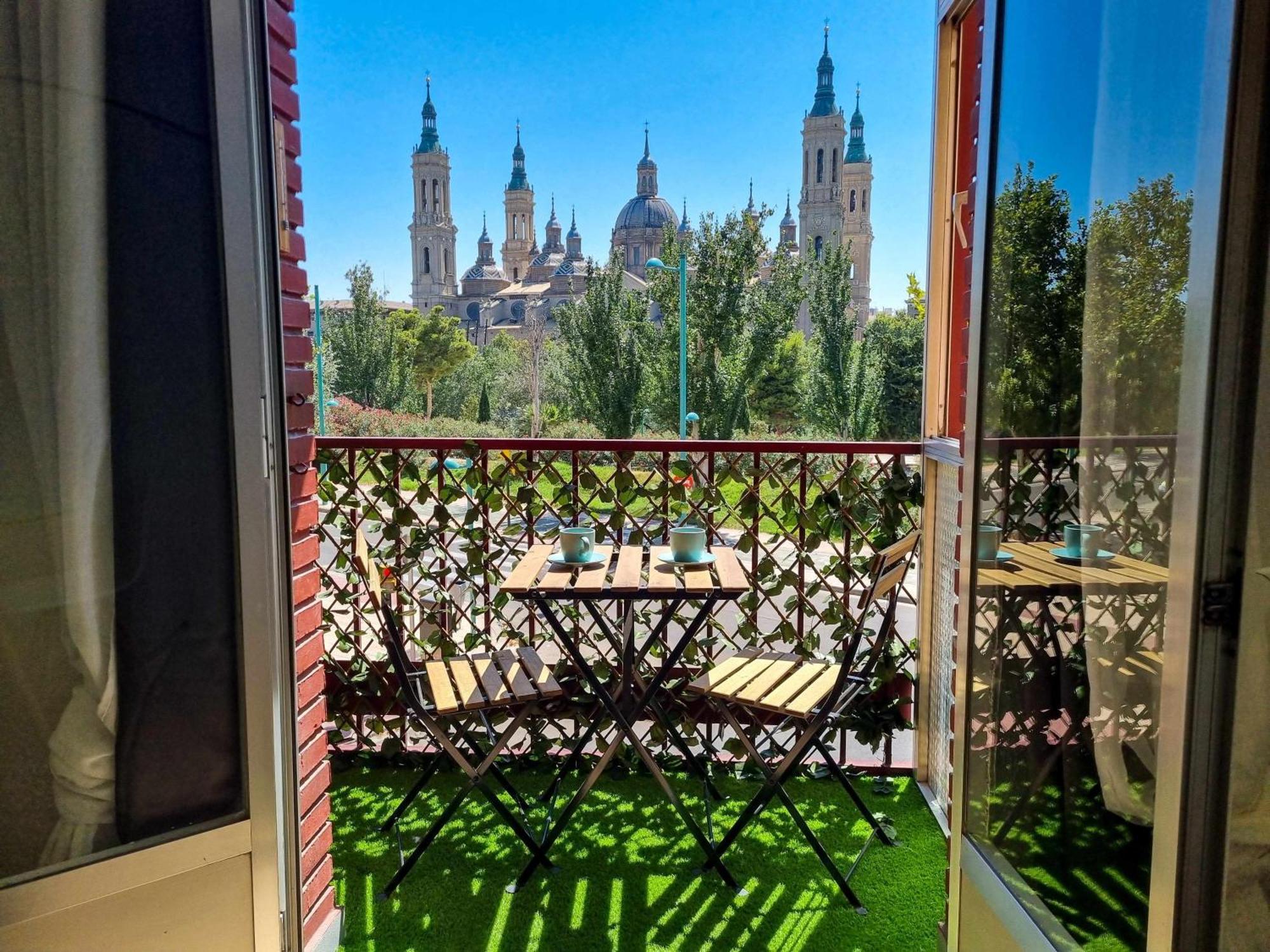 Front Views To El Pilar Comotucasa ซาราโกซา ภายนอก รูปภาพ