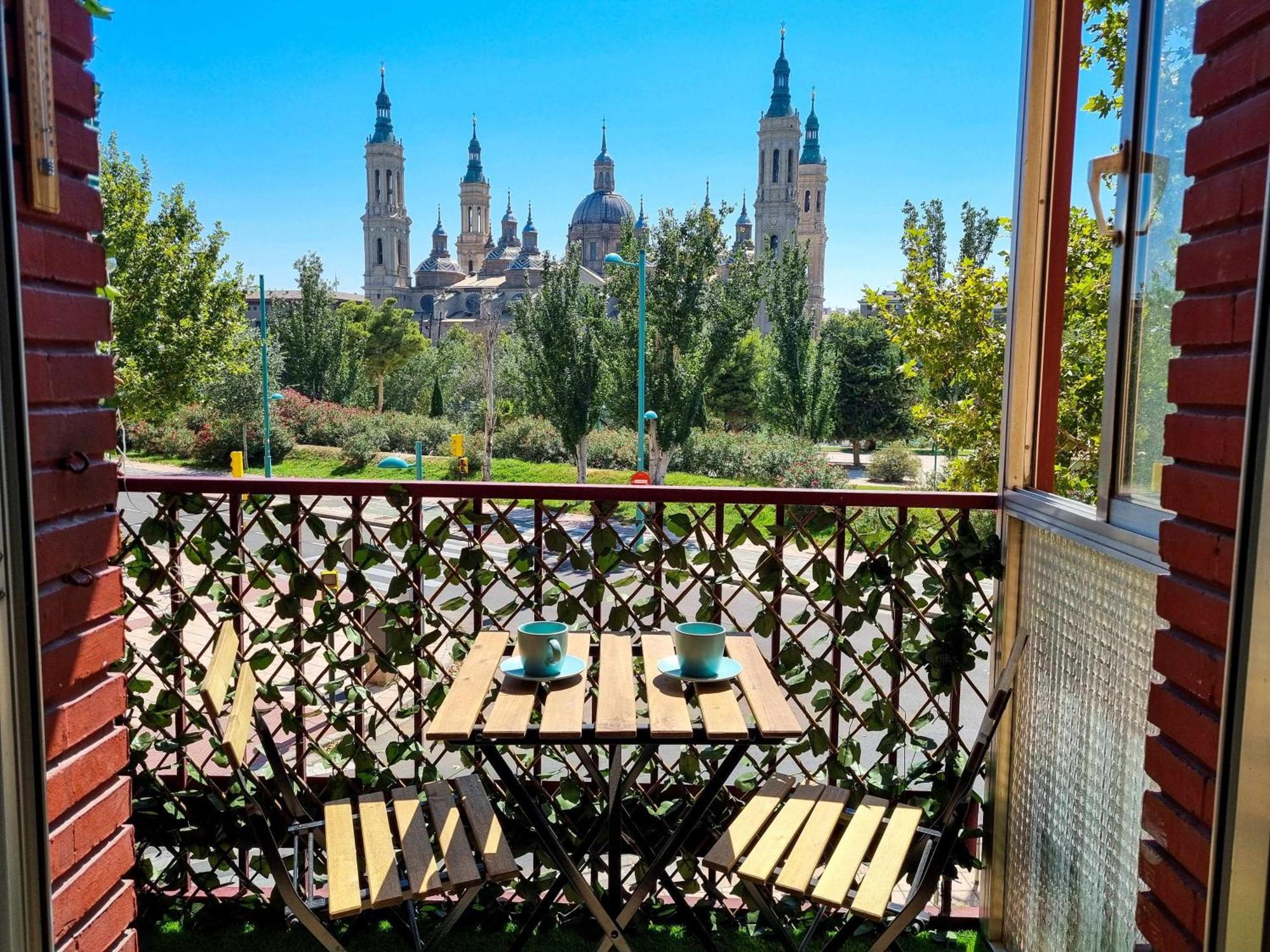 Front Views To El Pilar Comotucasa ซาราโกซา ภายนอก รูปภาพ
