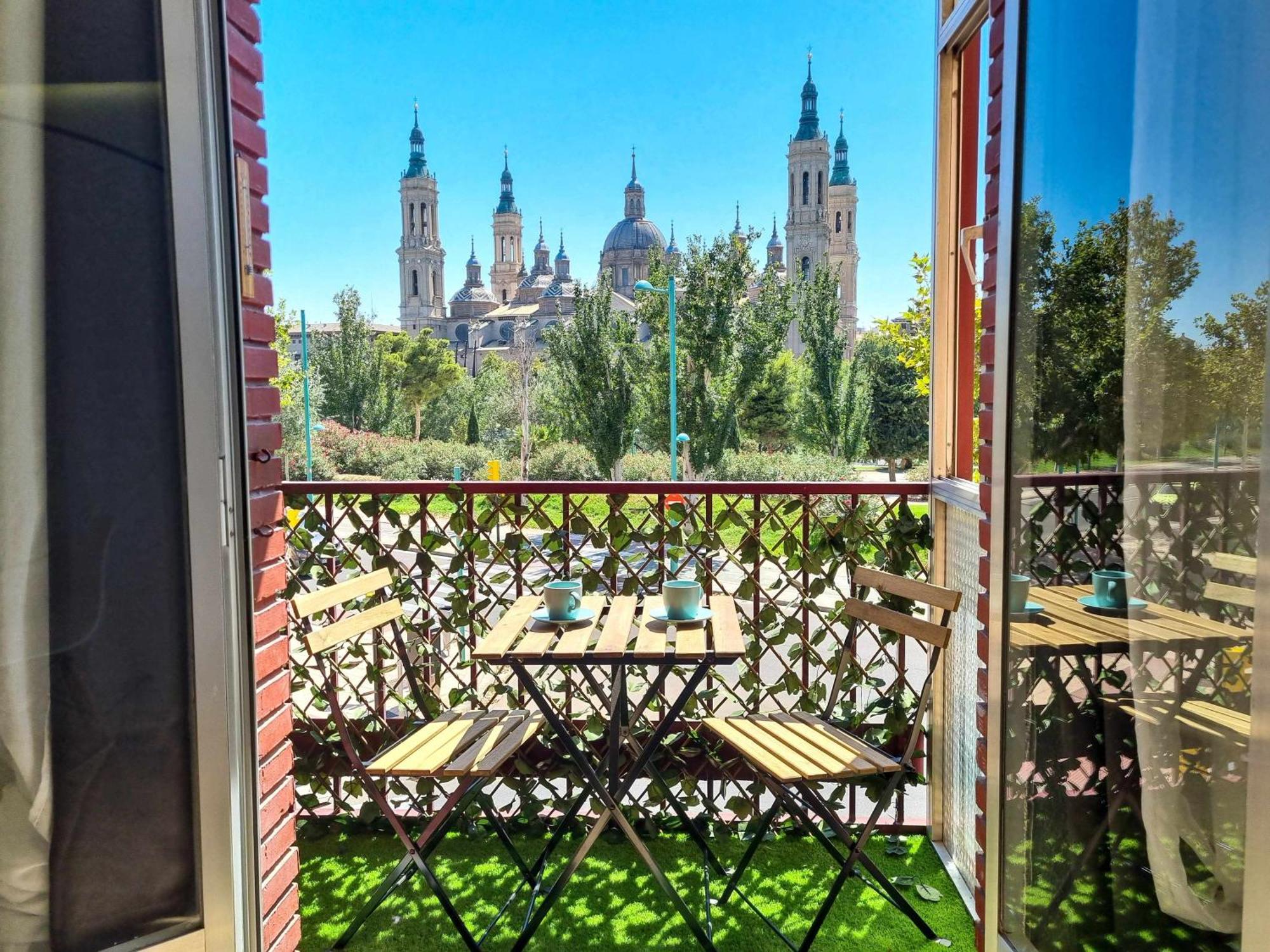 Front Views To El Pilar Comotucasa ซาราโกซา ภายนอก รูปภาพ