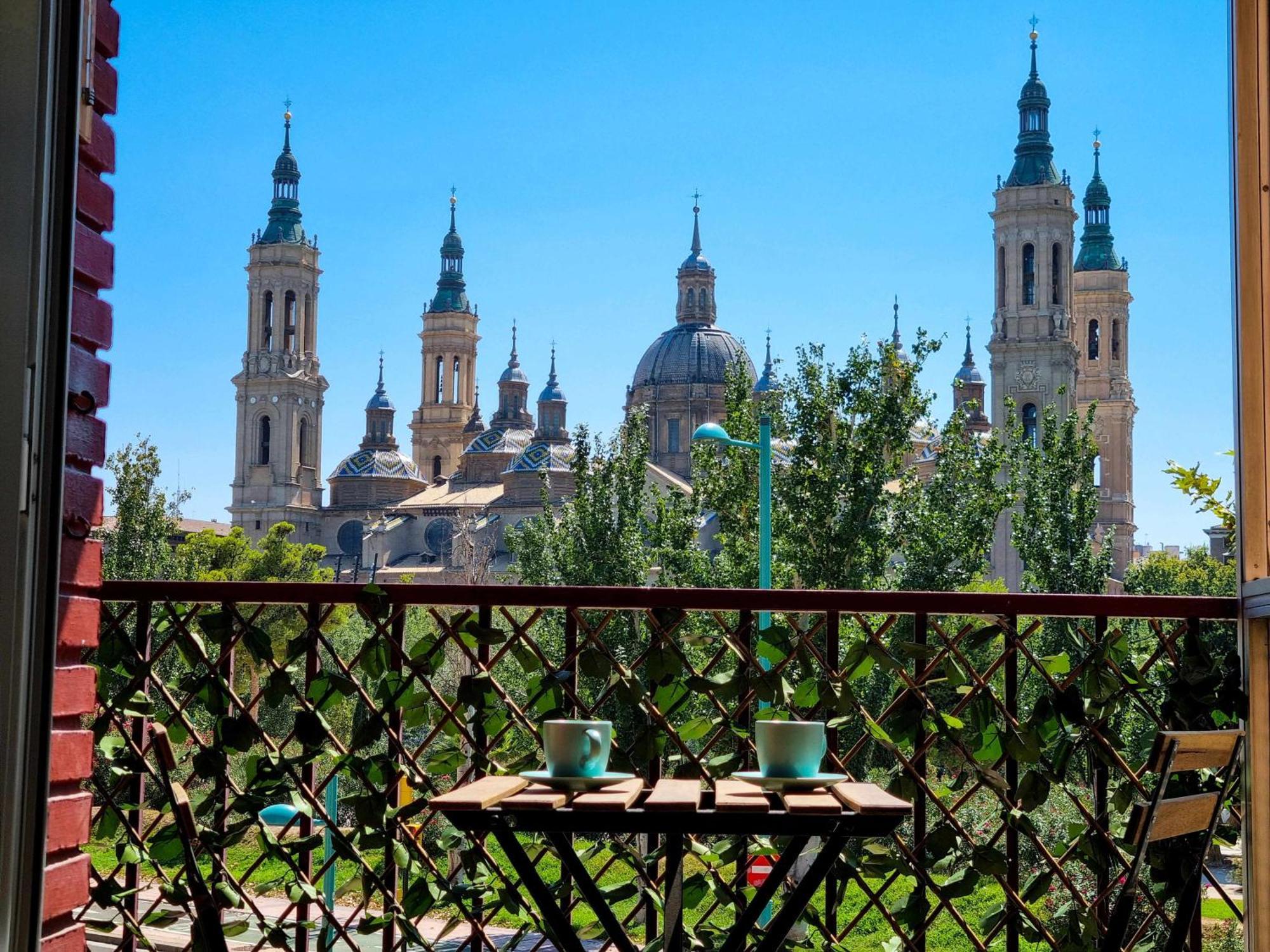 Front Views To El Pilar Comotucasa ซาราโกซา ภายนอก รูปภาพ
